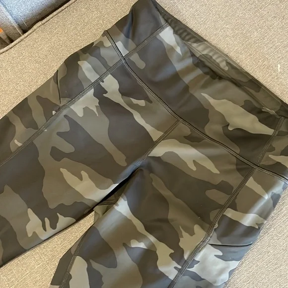 Athleta Green Camo Contender 7/8 Tight Leggings - Picture 5 of 13
